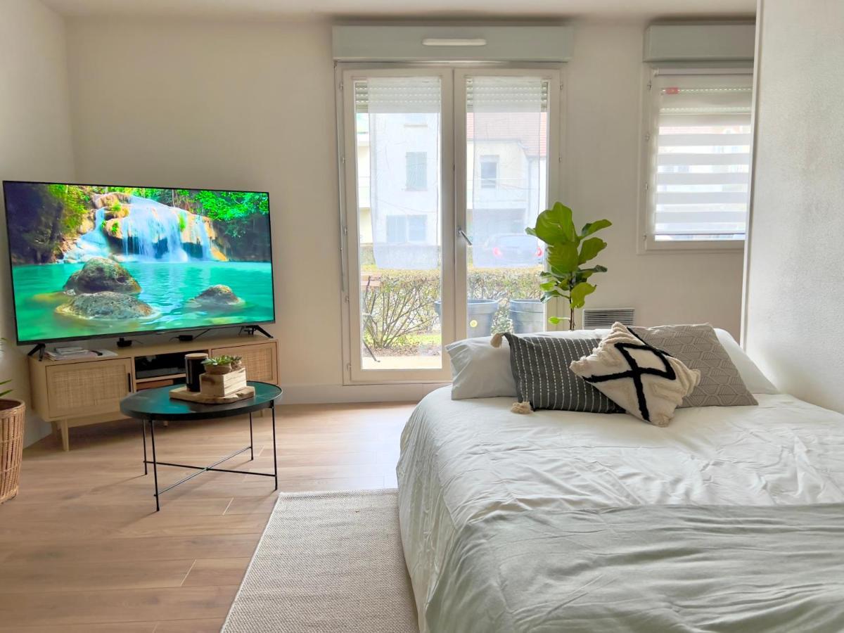 La Voulzie Appartement - Proche Centre Avec Parking Prive プロヴァン エクステリア 写真